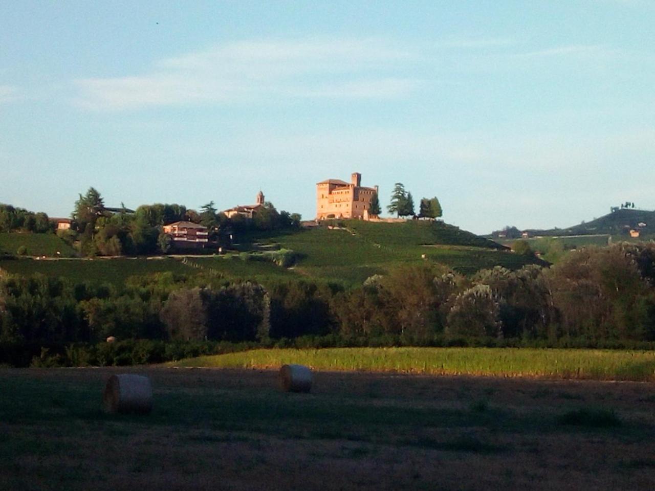 Tenuta Calabiana Diano dʼAlba Esterno foto